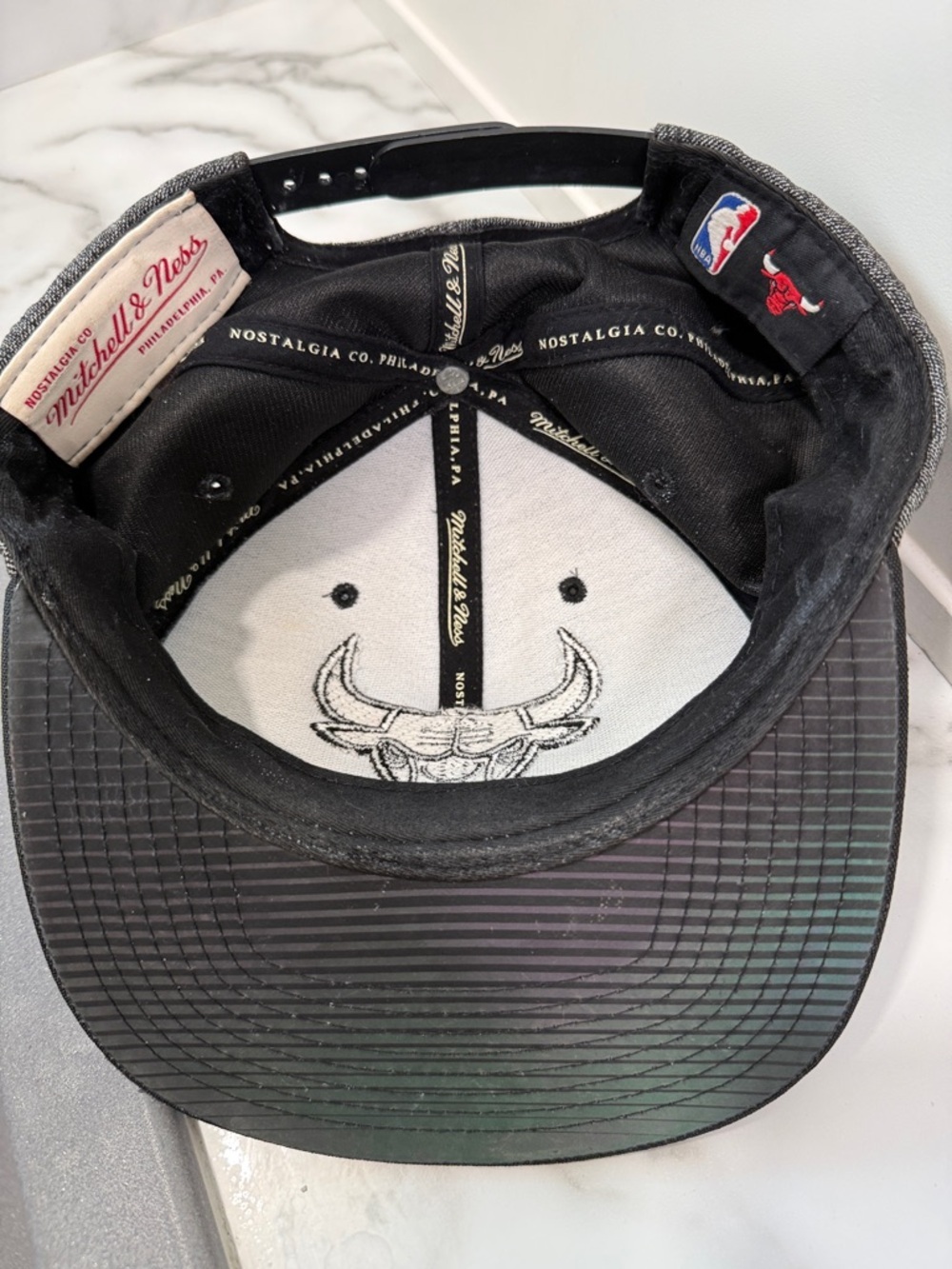 Mitchell & Ness Chicago Bulls gray and black snapback hat - Picture 3 of 4